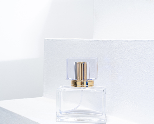 Image d'un bouteille de parfum transparente