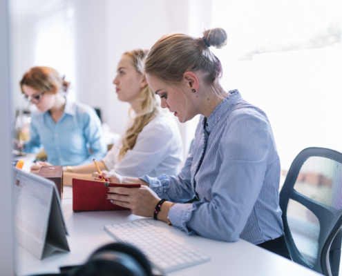 Une salariée en pleine formation