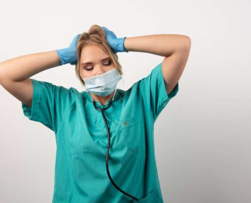 Photo d'une infirmière au bord du burnout