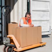 Charge et autre manutention manuelle : quelle sont les risques encourus en cas de nos description aux yeux de la loi