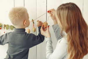 Le métier d'assistante maternelle soulève bien des dangers et des risques pour la santé
