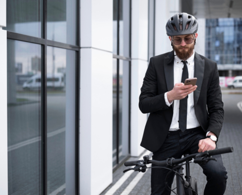 Les employeurs doivent-ils obliger leur salariés à porter des protections quand ils utilisent des 2 roues ?